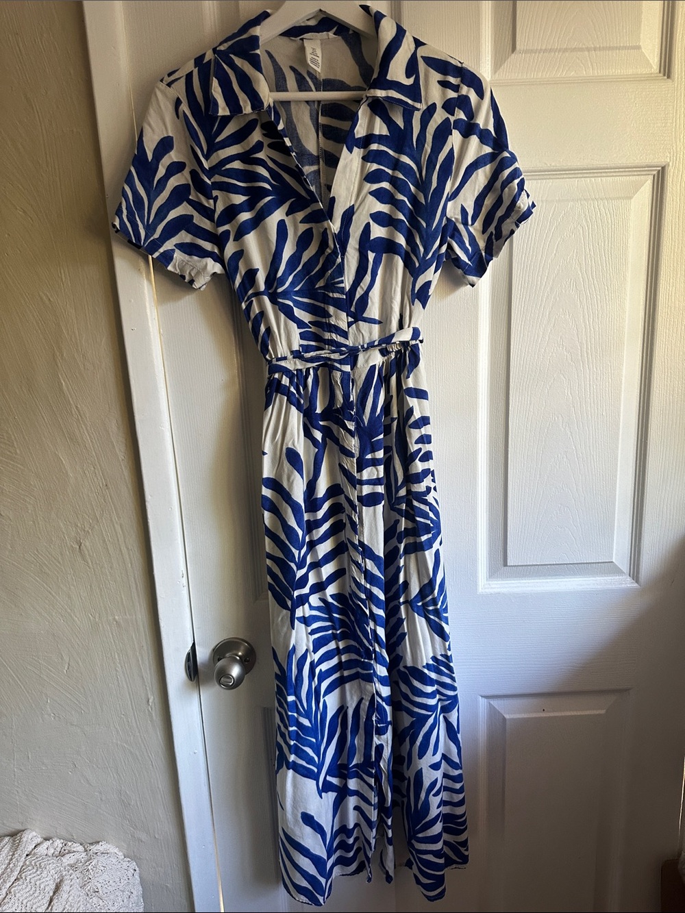 H&M White & Blue Leaf-Print Shirt Dress with Belt